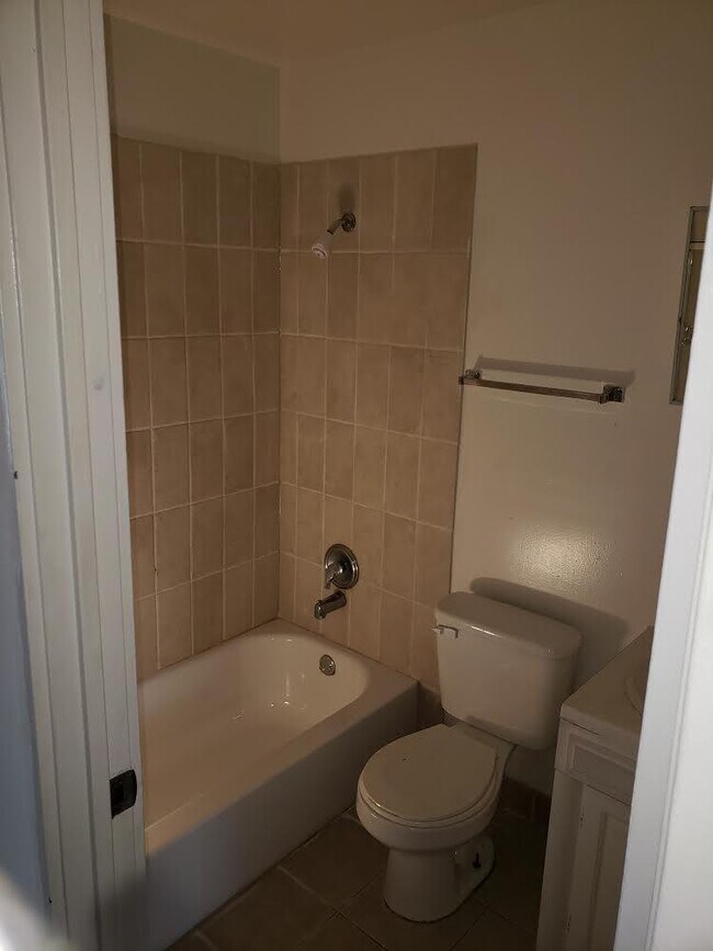 Building Photo - 1709 W Chariot Ct