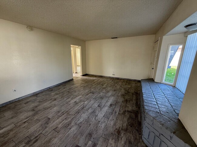 Foto del edificio - Great Location Near Hwy 41 – 3 Bedroom Home with Big Backyard!