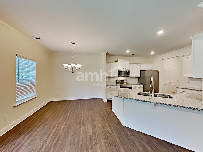 Building Photo - 689 Woodall Rd