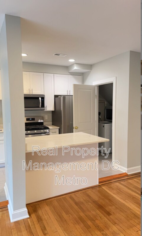 Foto del edificio - 1834 Irving St NW