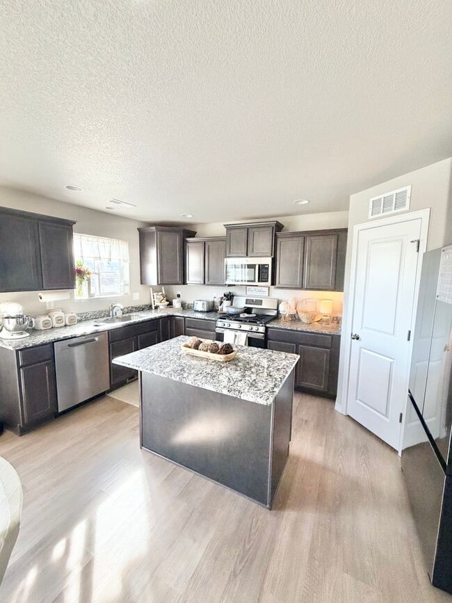 Foto del edificio - Like New Home for Rent on Truscott!