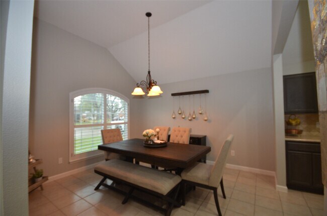 Foto del edificio - 5729 Forest Timbers Dr