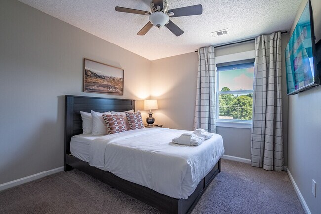 Foto del edificio - 25 Jennifer Ln