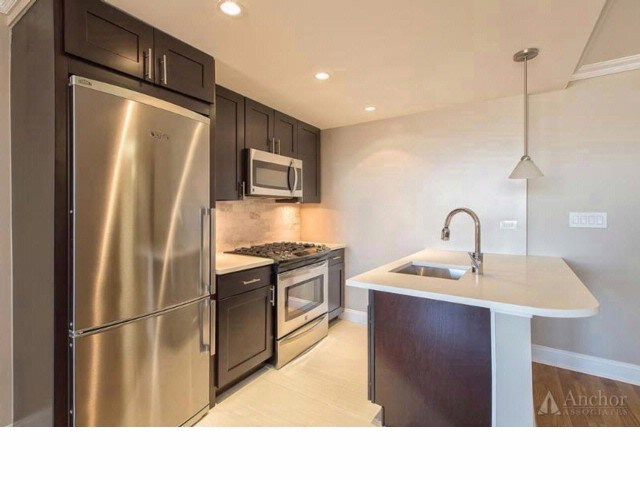 Primary Photo - 310 Greenwich St