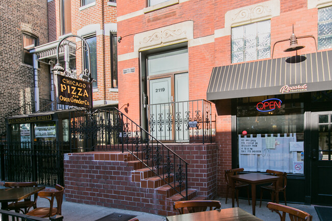 Building Photo - 2119 N Clark St