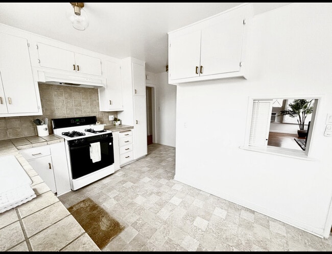 Building Photo - 4014 Perlita Ave