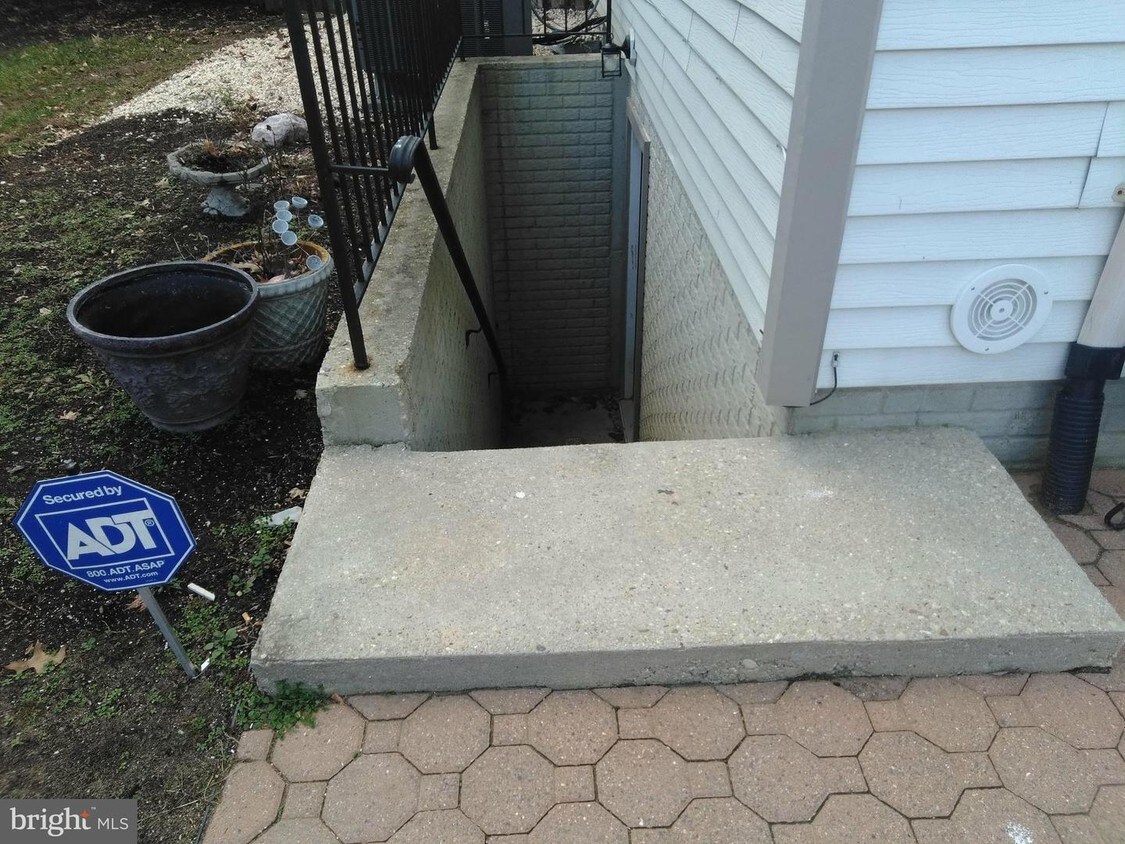 Foto principal - 4930 Colonel Contee Pl