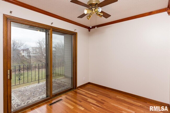 Foto del edificio - 3084 Parkwild Dr