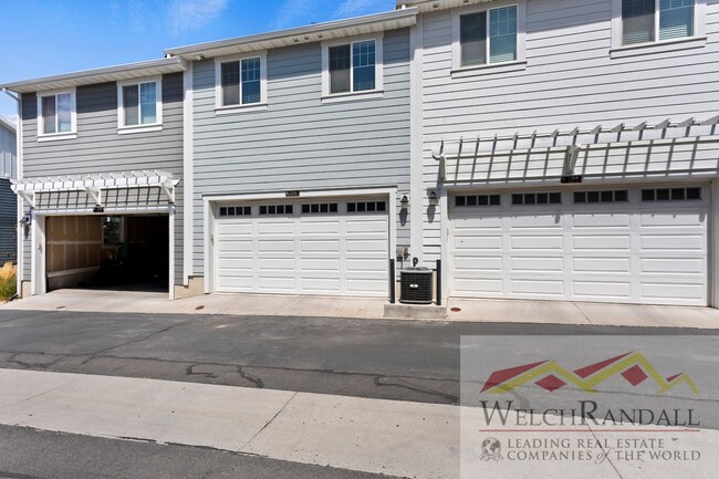 Building Photo - 3 Bedroom Townhome available in North Salt...