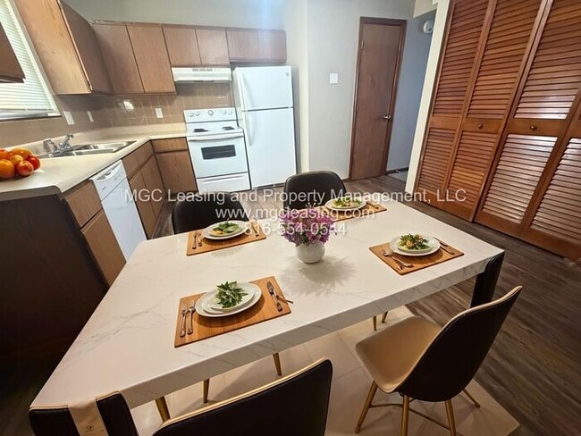 Building Photo - Large Master Bedroom - just in time for Fa...