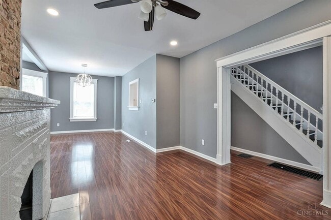 Building Photo - Beautifully refinished 3 bed 2 bath home in Evanston