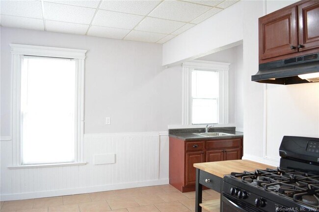 Building Photo - 81 Division St