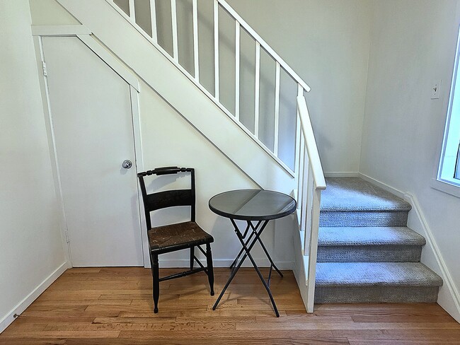 Building Photo - 563 Heritage Vlg