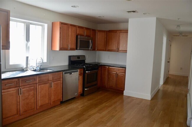 Building Photo - 59 71st St