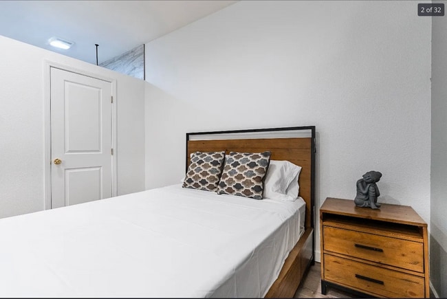 Same organic queen bed. It has 4 large drawers underneath! - 136 Farallon Dr