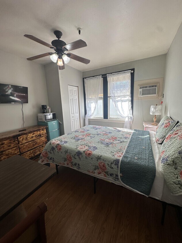 300 S Volusia Ave Unit 19, Orange City, FL 32763 Room for Rent in