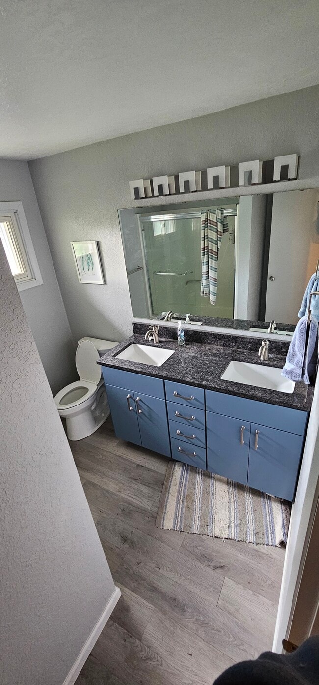 Main bath - 2277 South Way