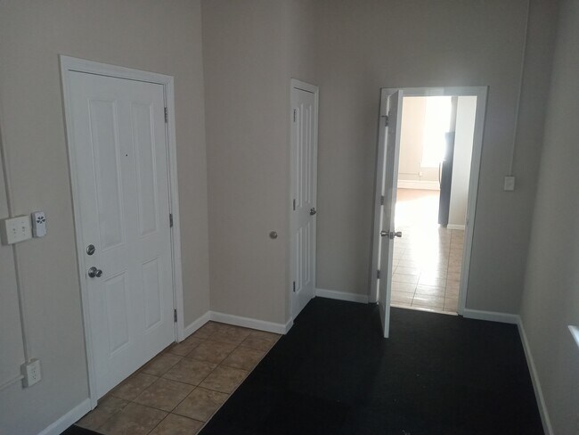 Foto del edificio - 229 W Steins St