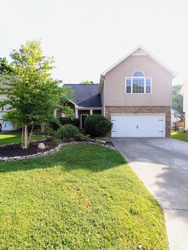 8121 Spring Haven Ln, Knoxville, TN 37919 House Rental in Knoxville