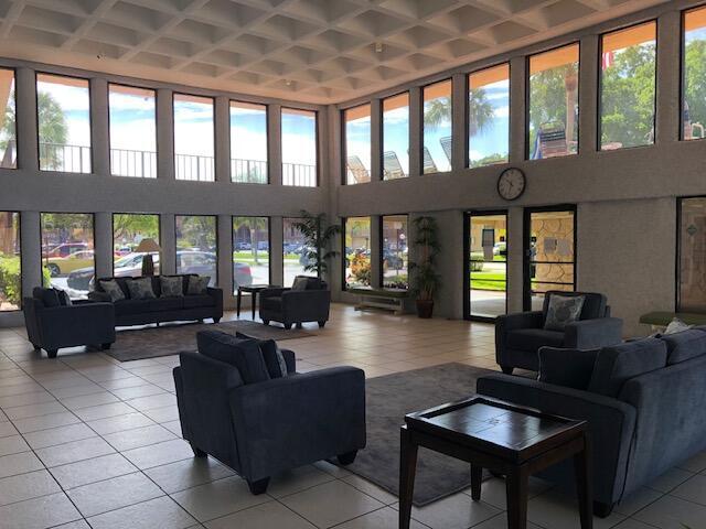 Foto del edificio - 9273 SW 8th St