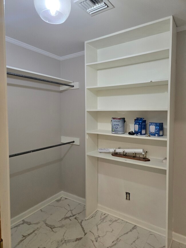 Building Photo - 115 Sandager Ave