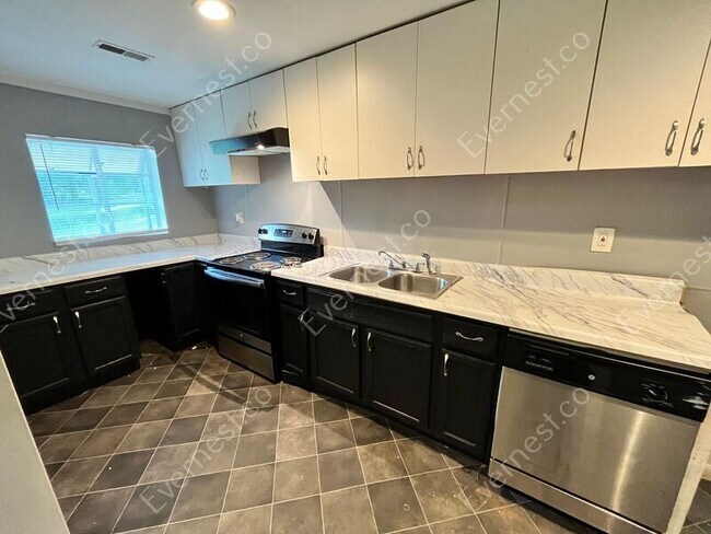 Foto del edificio - 742 Indian Springs Rd