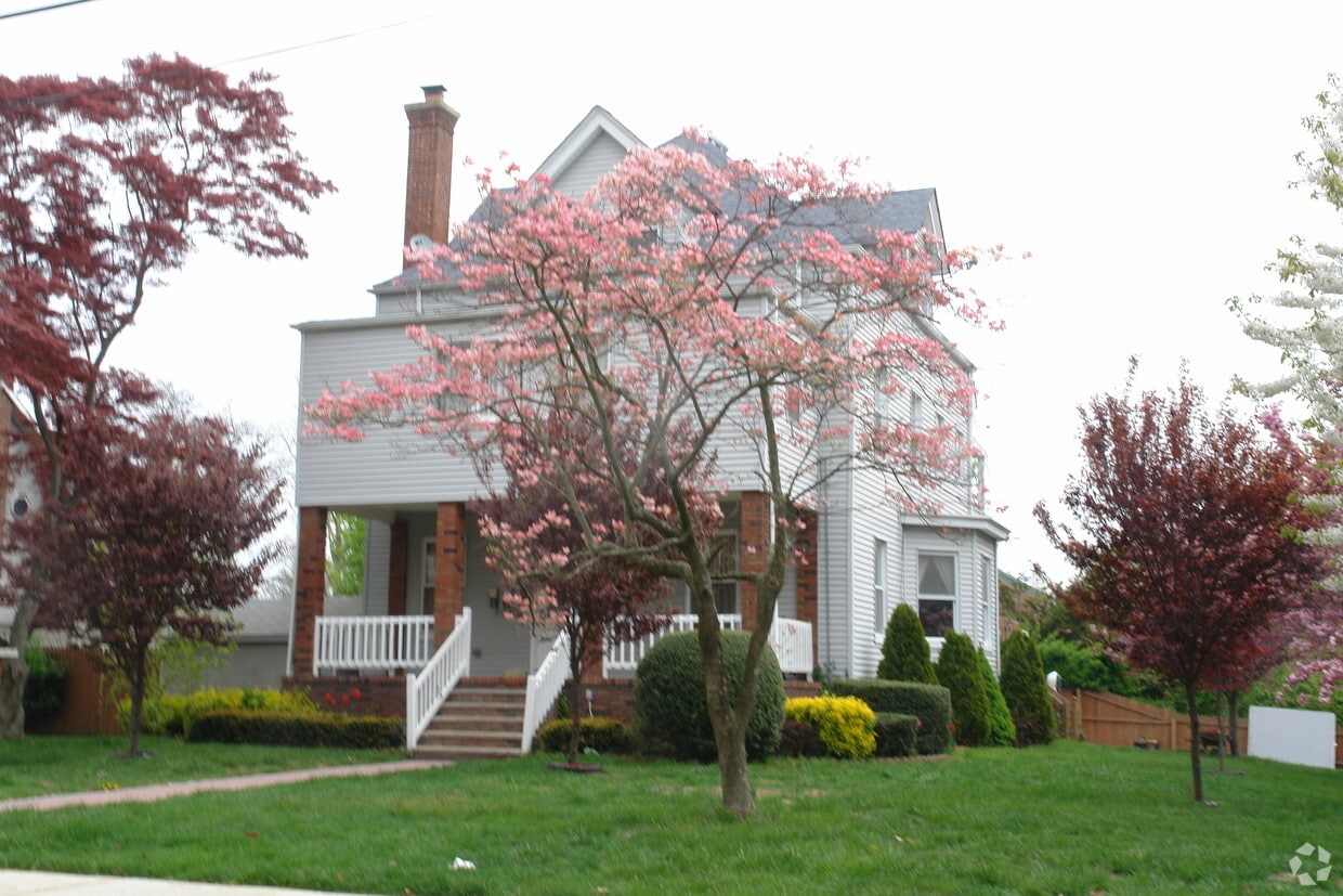 Building Photo - 397 Sairs Ave