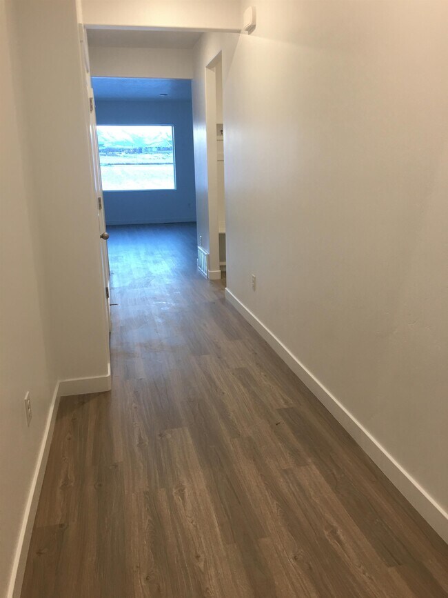 Foto del edificio - 597 N Orchard Dr