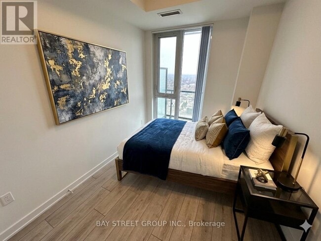 Photo du bâtiment - 5858 Yonge St