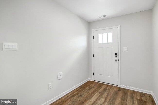 Building Photo - 721 Courier Ln