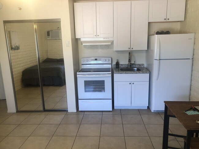 Foto del edificio - 3055 N Tyndall Ave