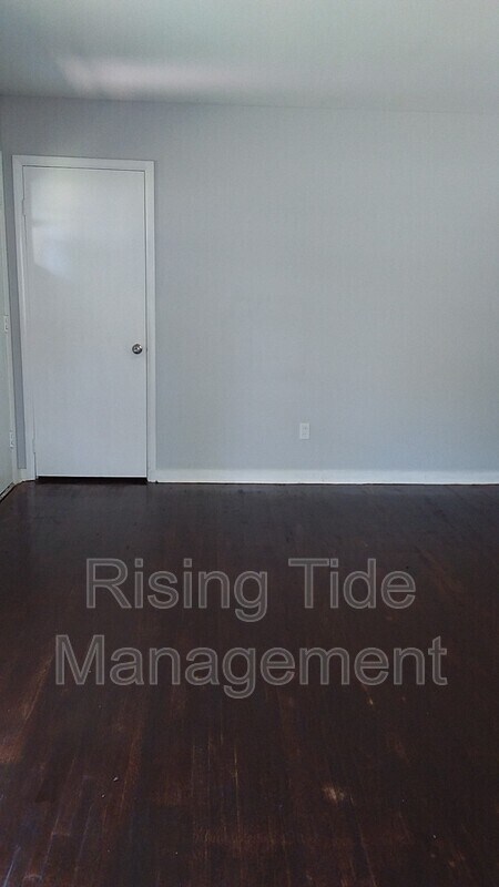 Building Photo - 825 Sherwood Forest Dr