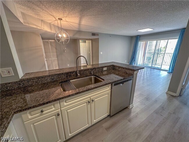 Foto del edificio - 1250 Wildwood Lakes Blvd