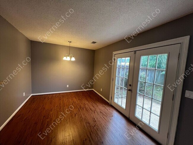 Building Photo - 2225 Cheshire Dr
