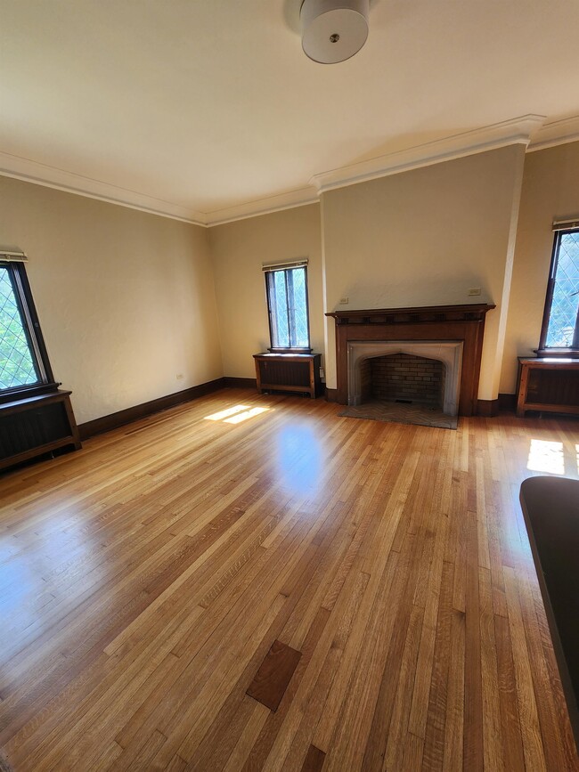 Building Photo - 330 Linwood Ave
