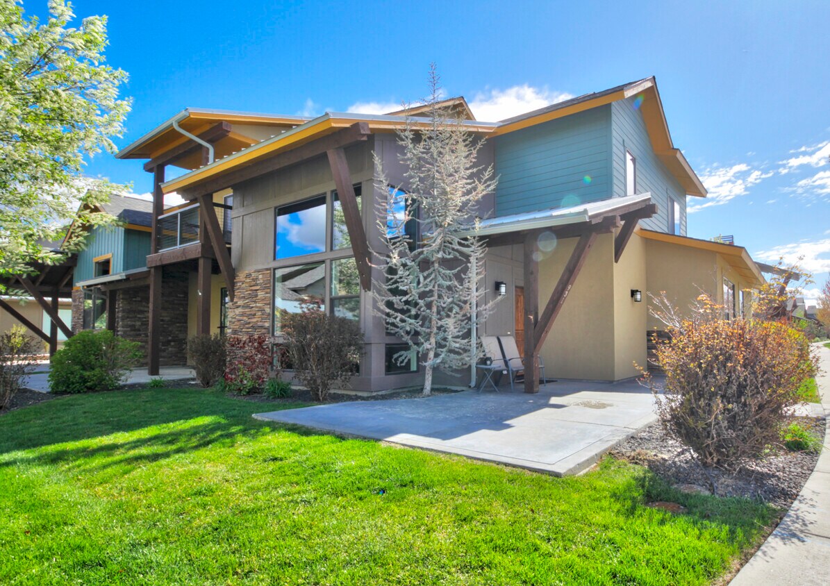 Foto principal - 931 S Lone Willow Ave