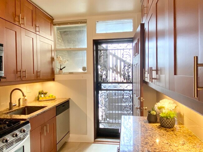 Foto del edificio - 1226 W Jarvis Ave