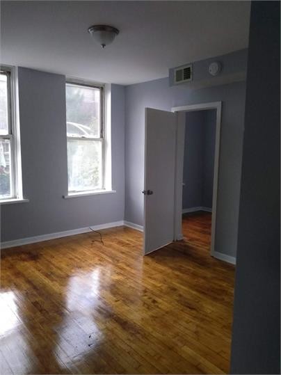 Foto del edificio - 1824 W 46th St