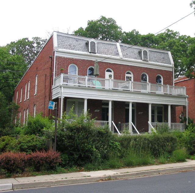 Building Photo - 7102-7104 Maple Ave