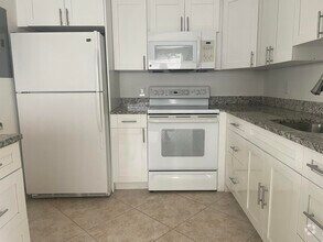 Building Photo - 486 Saxony Dr