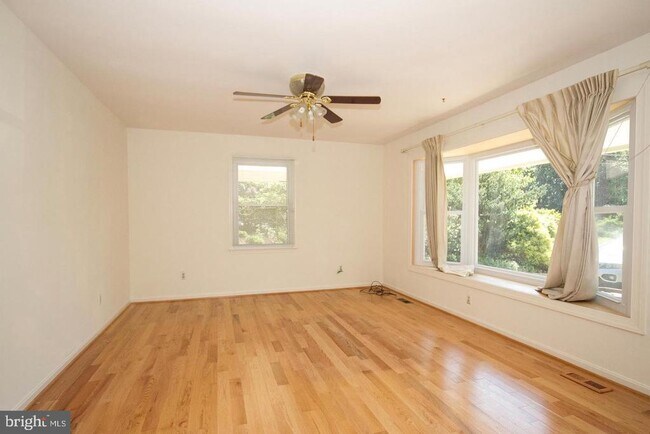 Building Photo - 2037 Horseshoe Cir