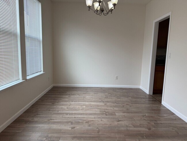 Foto del edificio - Gorgeous 4 bedroom 2 story home in Anatolia