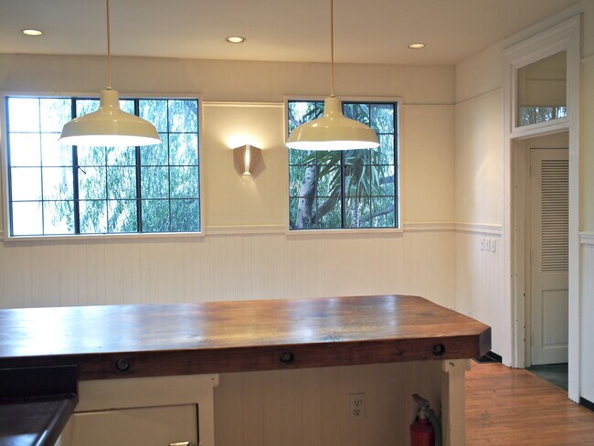 kitchen/living room open concept - 57 Gilbert St