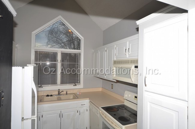 Building Photo - 4825 Horton St