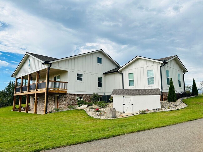 Foto del edificio - Stunning 4 bedroom 2.5 bath near Downtown Newnan! Must see!