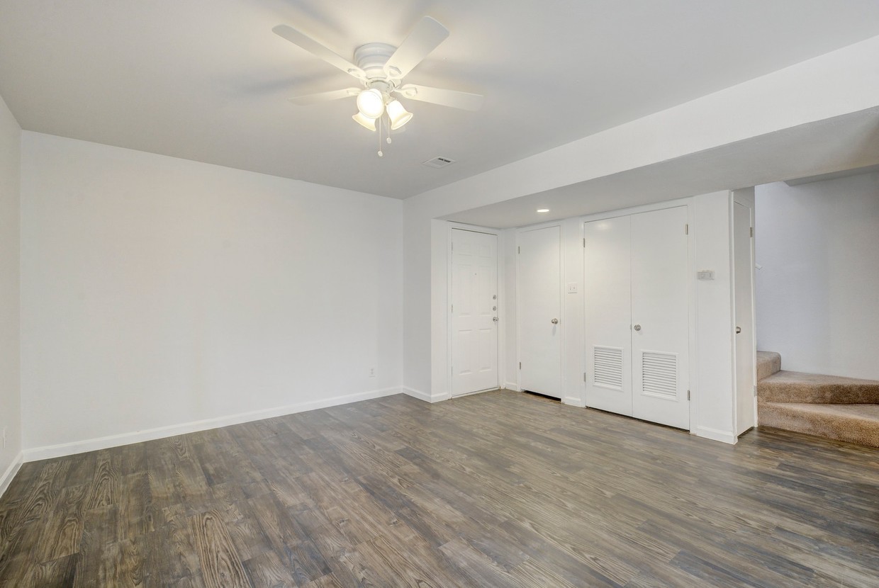 Spacious Living/Dining Area - Brentwood Townhomes