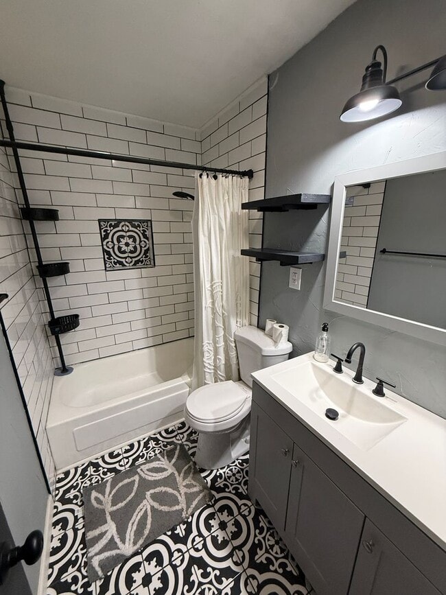 Foto del edificio - PRE LEASING for fall 2026! 4/2 by LCU!