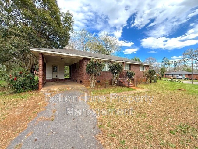 Foto del edificio - 5530 Radford Ave