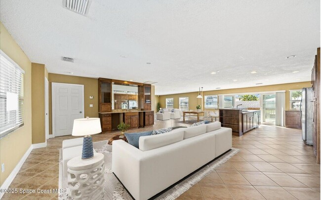 Building Photo - 335 Arrowhead Ln
