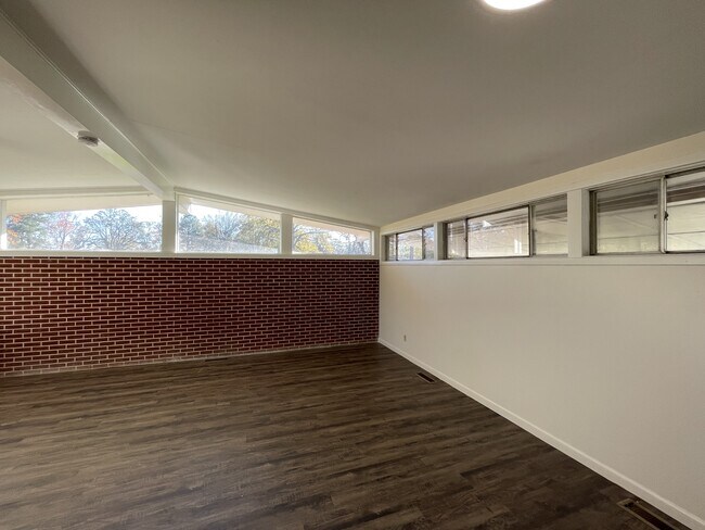 Foto del edificio - 2704 Charlotte St